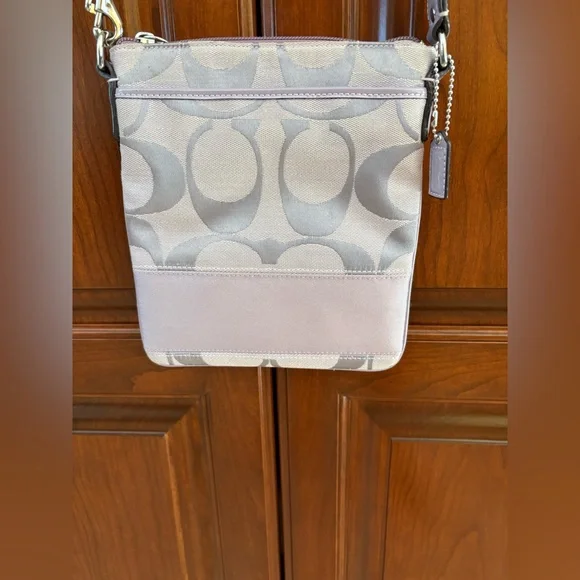 Coach Signature Swingback Crossbody Bag - Picture 1 of 11